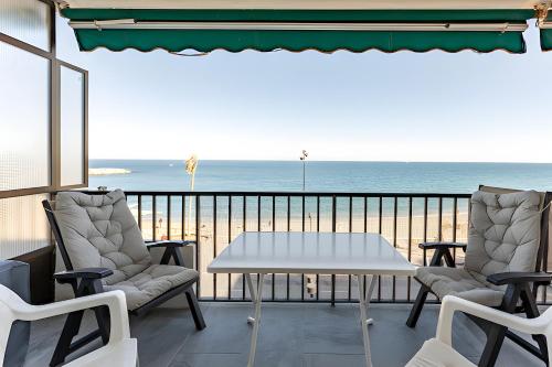 Fuengirola Front Beach, by Homing U