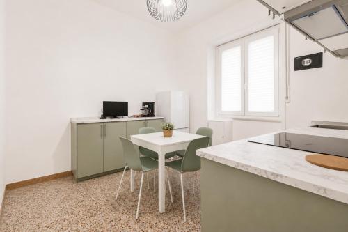 Frapolli 40 Elegant Studio