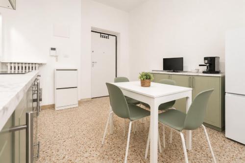 Frapolli 40 Elegant Studio