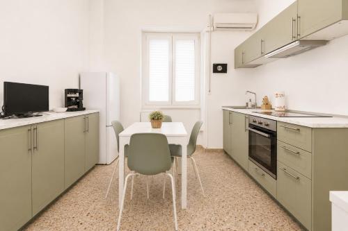 Frapolli 40 Elegant Studio