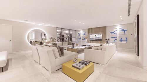 VACATION MARBELLA I Villa Almost Heaven, Private Heated Pool, Prime Location Golf Valley, Minutes to Puerto Banus, Hot Tub, GYM, World-Class Dining