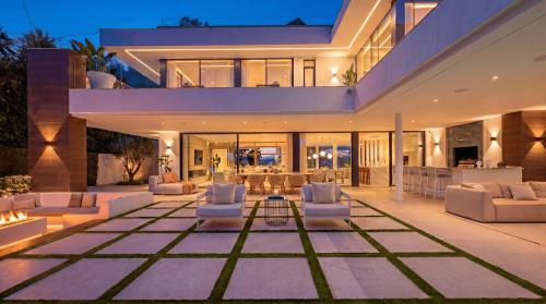 VACATION MARBELLA I Villa Almost Heaven, Private Heated Pool, Prime Location Golf Valley, Minutes to Puerto Banus, Hot Tub, GYM, World-Class Dining