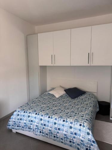 a bedroom with a bed with white cabinets at Domus DEA in Cologno al Serio