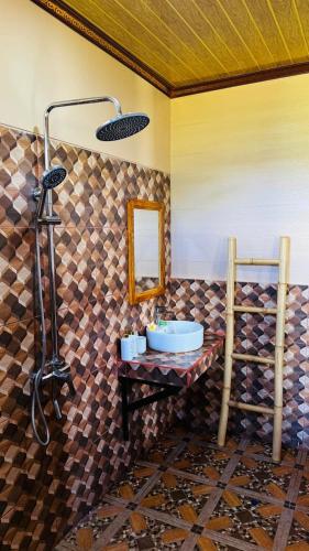 a bathroom with a sink and a shower at Mantra Guesthouse Sidemen in Sidemen