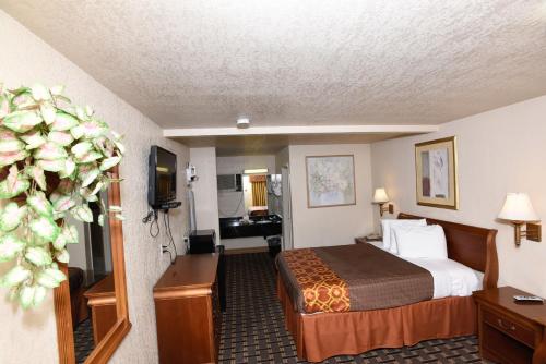 a hotel room with a bed and a bathroom at Best Budget Inn Anaheim in Anaheim