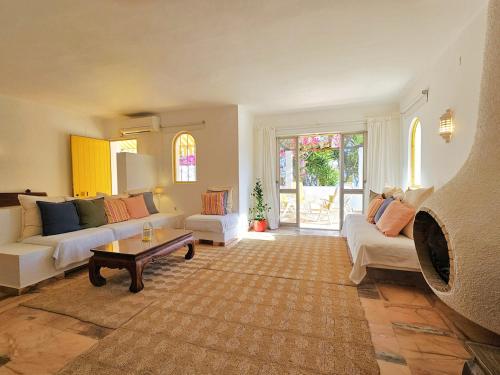 Vilamoura 3BR Villa, Pool, AC, Rooftop & Golf