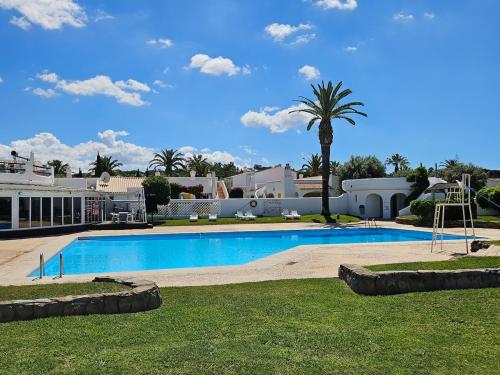 Vilamoura 3BR Villa, Pool, AC, Rooftop & Golf