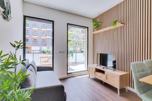 Modern 1Bdr Flat with Pool in Marina by Lovelystay