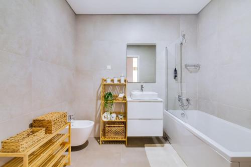 Modern 1Bdr Flat with Pool in Marina by Lovelystay