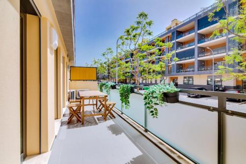 Modern 1Bdr Flat with Pool in Marina by Lovelystay