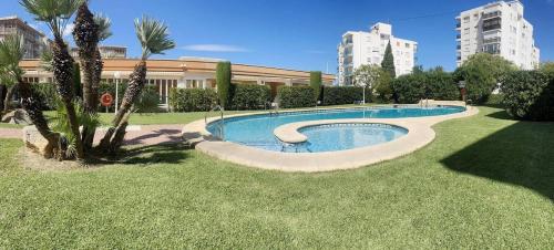 Apartamento con diseño, jardín privado, piscina comunitaria y acceso directo playa arenal by homeprive