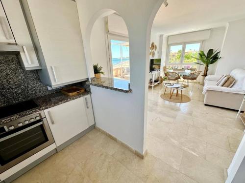 Ático frontal al mar con piscina privada by homeprive