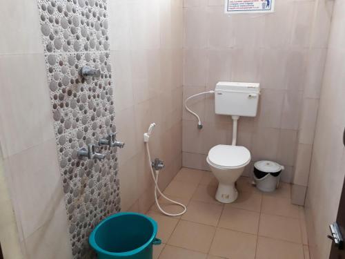 a small bathroom with a toilet and a shower at Pattiah Naidu Palace in Palani