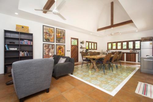 Χώρος καθιστικού στο Eden Villas Krabi