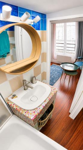 Joli studio, rue calme, prêt de Notre Dame de Paris