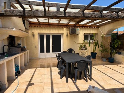 Maison familiale trois chambres piscine privée la villa bois d Olivier