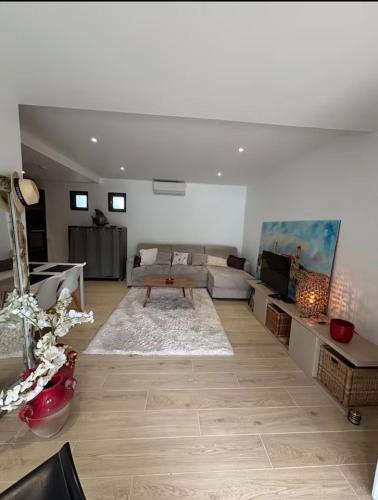 a living room with a couch and a table at Villa Studio Cosy Hauteur Vallauris L'Atelier in Vallauris