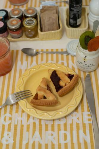 a plate with two slices of pie on a table at Maison Chambre et Jardin in San Martino in Rio