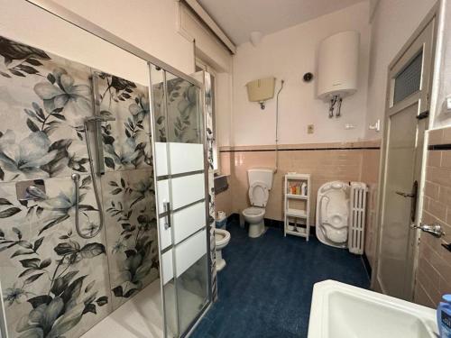 a bathroom with two toilets and a shower at Holiday Pisa Gare 2 in Pisa