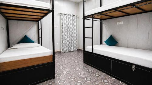 a room with two bunk beds in a room at The Rivanta Tapovan in Tapovan