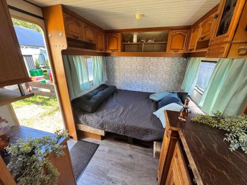 a bedroom in an rv with a bed in it at Kleine Auszeit in Schermbeck