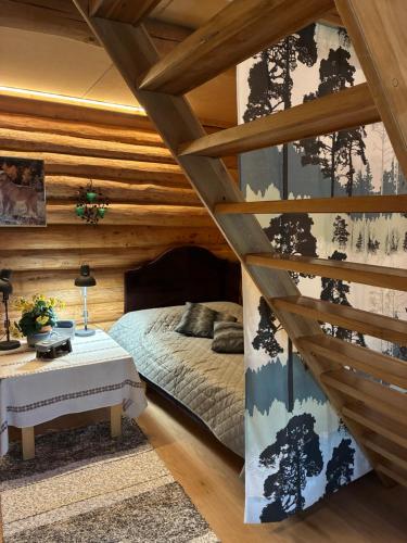 a bedroom with a bed and a wooden ceiling at Kytötupa in Keuruu