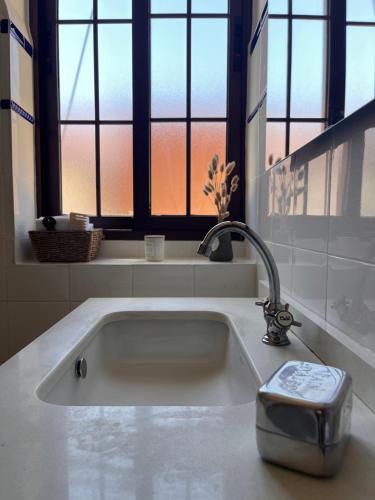 a kitchen sink with a bath tub with a faucet at Apartamento Carmen in Macastre