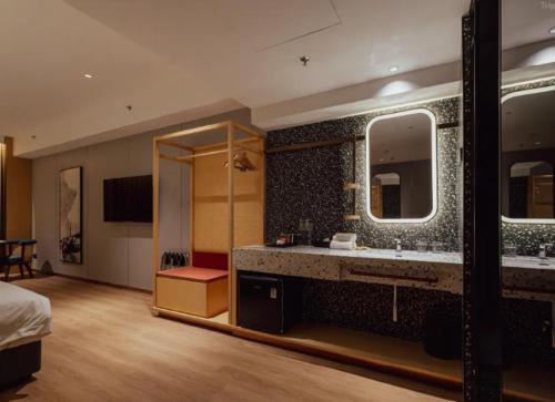 a bathroom with two sinks and a large mirror at VOS Suites By BOLD in Gelugor