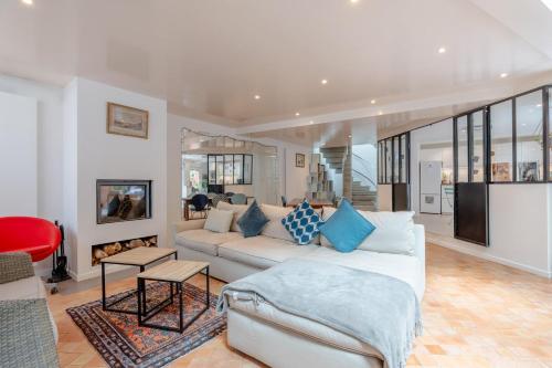 Unique 4BR Architect House with Private Terrace