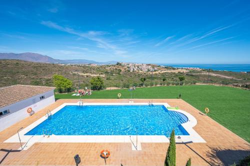 Sunny Home · Terraza & Piscina