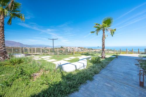 Sunny Home · Terraza & Piscina