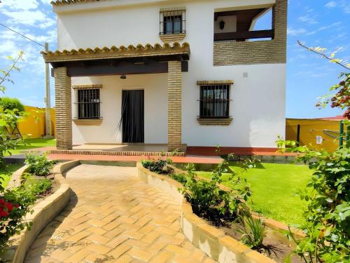 Chalet con piscina y jardin privado No aceptamos grupos de jovenes