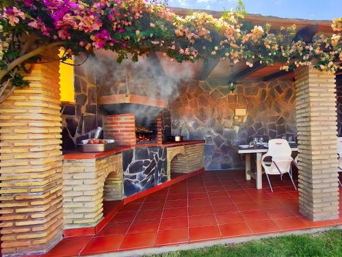 Chalet con piscina y jardin privado No aceptamos grupos de jovenes
