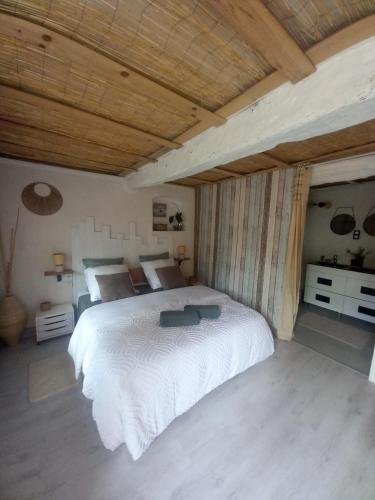 a bedroom with a large bed and a wooden ceiling at Charmante chambre d'hôtes "CARLA" avec piscine, Château de Favas in Bargemon