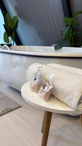two towels sitting on a plate on a table at Cabana WSA Piratuba SC in Piratuba