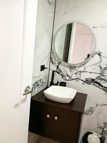 a bathroom with a sink and a mirror at Tonsupa Playa Almendro in Tonsupa