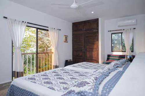 a bedroom with a bed and a large window at Casa de Campo con Vista al Mar in Tubará