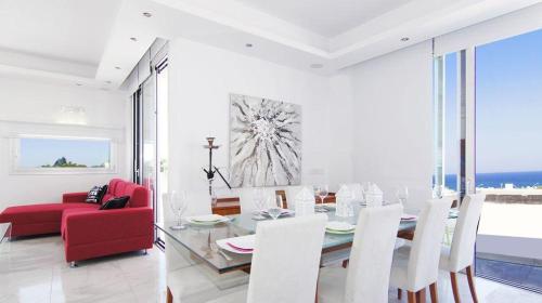 Ruang duduk di Villa Spathele