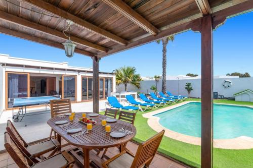 Villa Almas Blancas by Villa Plus