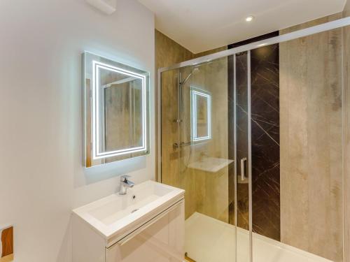 a bathroom with a sink and a glass shower at 2 Bed in Brockenhurst oc-78729 in Brockenhurst