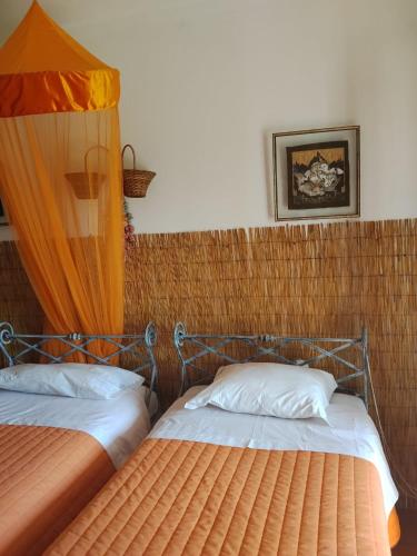 two beds sitting next to each other in a room at Monte dos Duques in Santo Estêvão