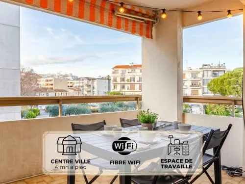 Grand Studio Azur - Idéal Couple en Escapade Vieil Antibes - Terrasse - Climatisation - WIFI HD - Plage Gravette & Gare SNCF 5min à pied - Port Vauban à pied - VIEILLE VILLE photo 1