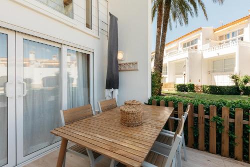 First Line with Pool, Ideal for Families