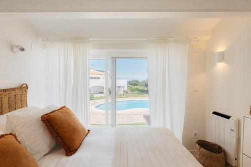 First Line with Pool, Ideal for Families
