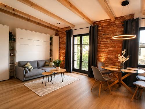 Apartament przy Warcie