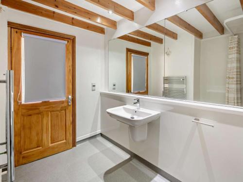 a bathroom with a sink and a mirror at 2 Bed in Conwy oc-95905 in Conwy