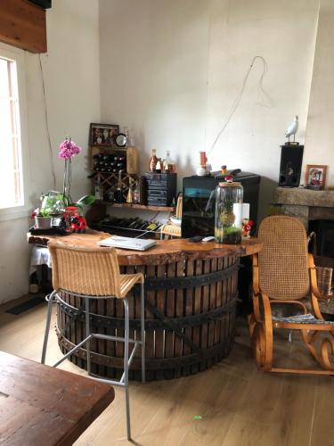 a room with a wooden table with chairs and a desk at Les coccinelles bretonnes in Plouescat