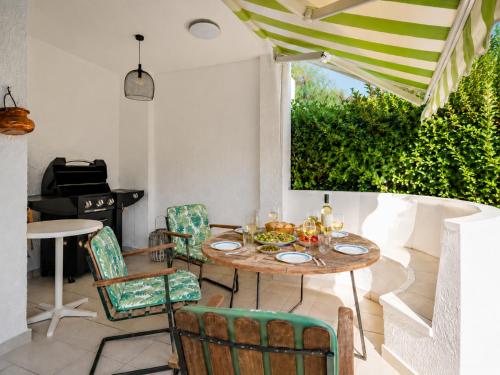 Laguna Beach Townhouse by NRAS
