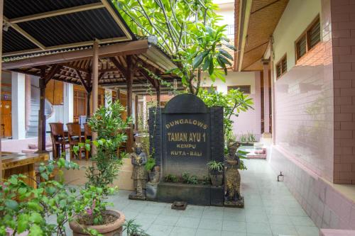 Zahrada ubytování Bungalow Kempu Taman Ayu I