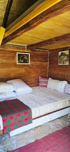 a bedroom with two beds in a wooden room at Seosko domacinstvo Gardic in Užice